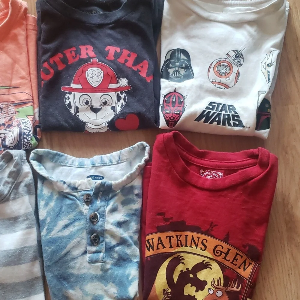 8 Short Sleeve Boy's T-shirts Size 4 T